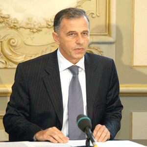 Prostănac, dar nu degeaba... Prostănac, dar nu degeaba...